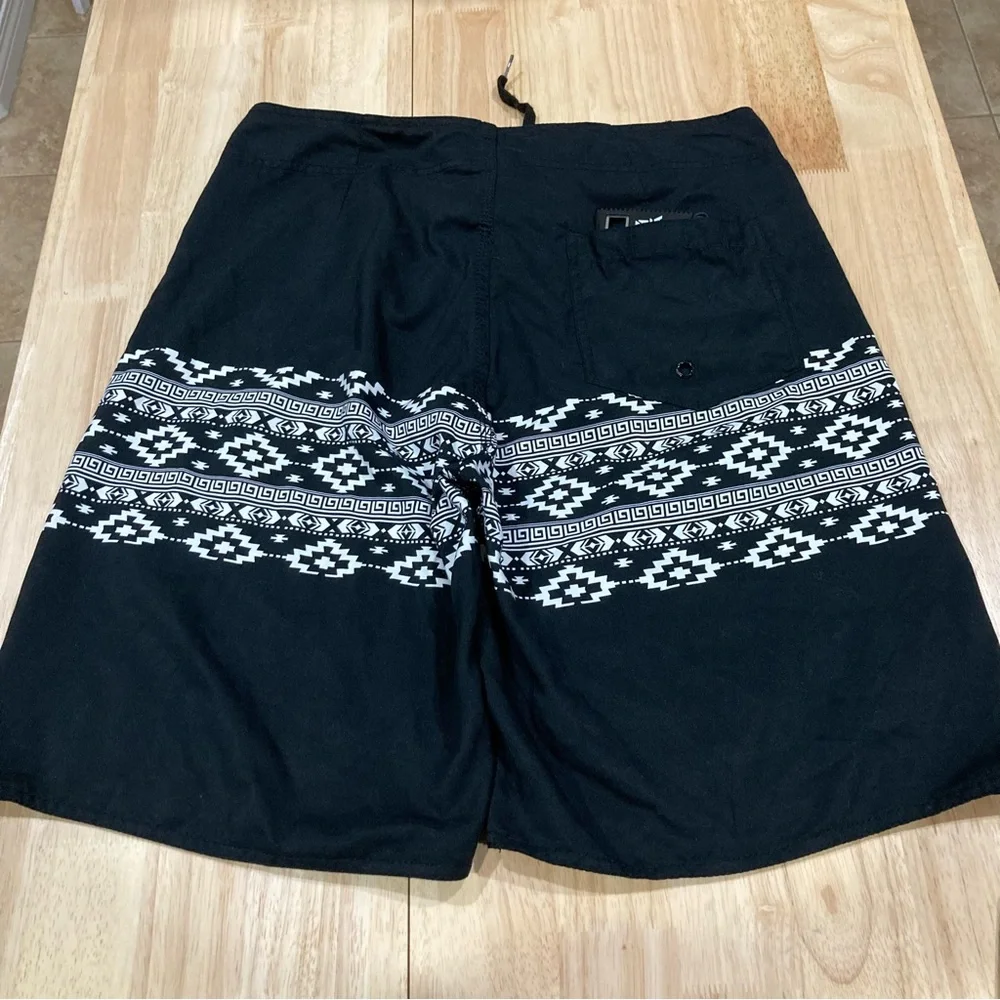 Alira Men’s Aztec Patterned Black and White Board Shorts Size 34